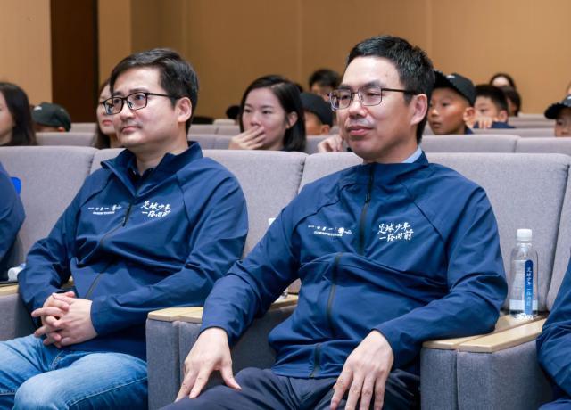 球速体育官方网站-出征逐梦！中国足球少年一路向前