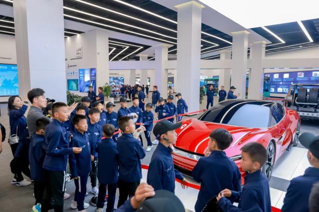 球速体育官方网站-出征逐梦！中国足球少年一路向前