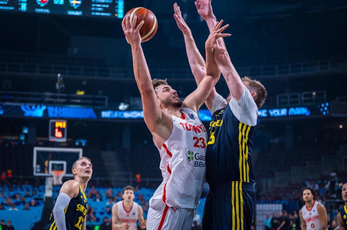 下半场比赛迅速调整状态，火箭内线核心在今年夏天又完成了蜕变？