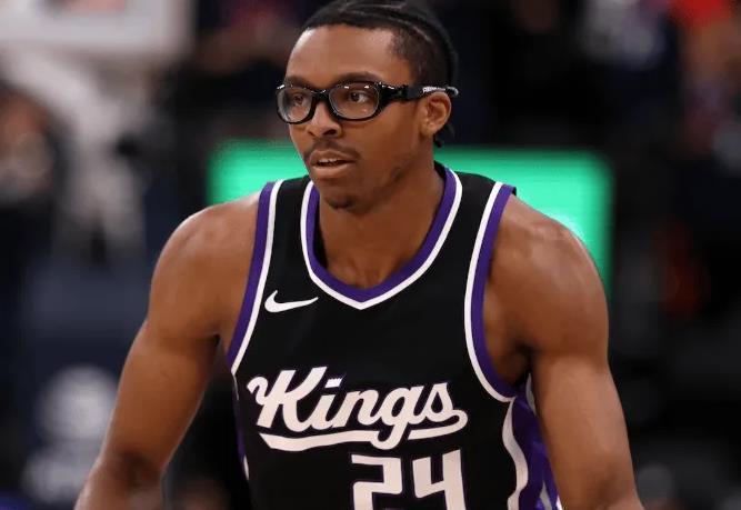 球速体育-4人缺阵，火箭队被动变阵！24岁“眼镜侠”首进轮换，高效砍5+1+2