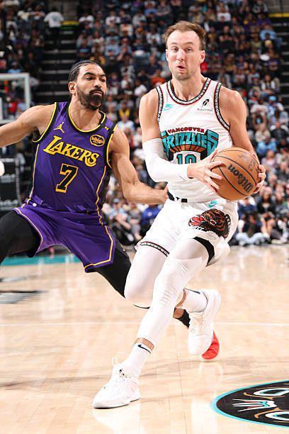 球速体育官方网站-心挺大!里夫斯拒绝1480万球员选项,要湖人今夏提供5年2.41亿顶薪