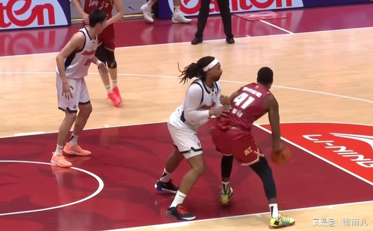 球速体育-广东队最新消息!杜锋保不住萨林杰,朱芳雨瞄准两大新内线!