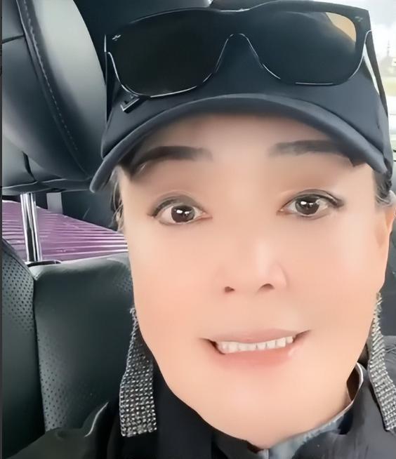 球速体育官方网站-母子俩又杠上了!张兰生气离台不受儿子待见,吐槽汪大爷不管小菲