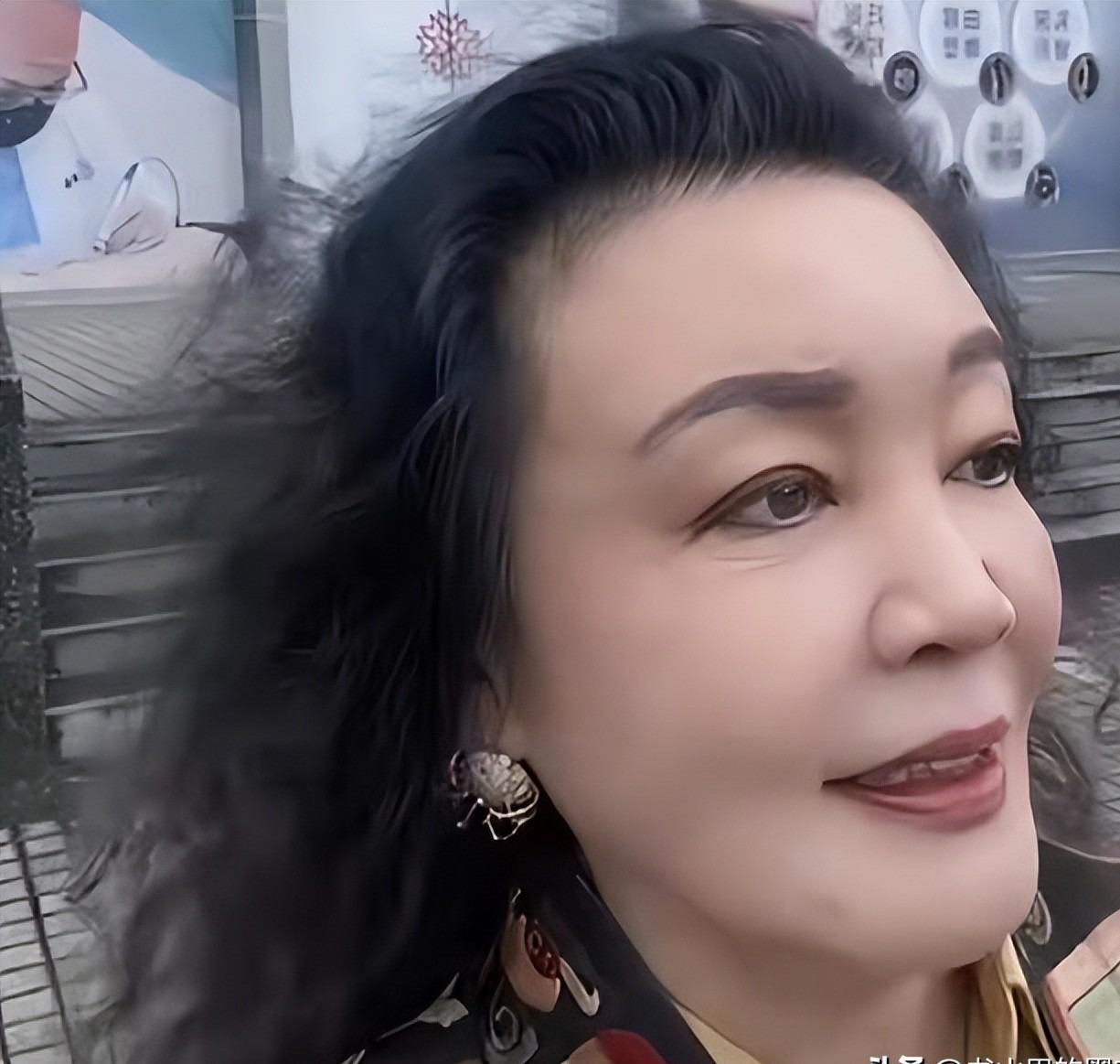 球速体育官方网站-母子俩又杠上了!张兰生气离台不受儿子待见,吐槽汪大爷不管小菲