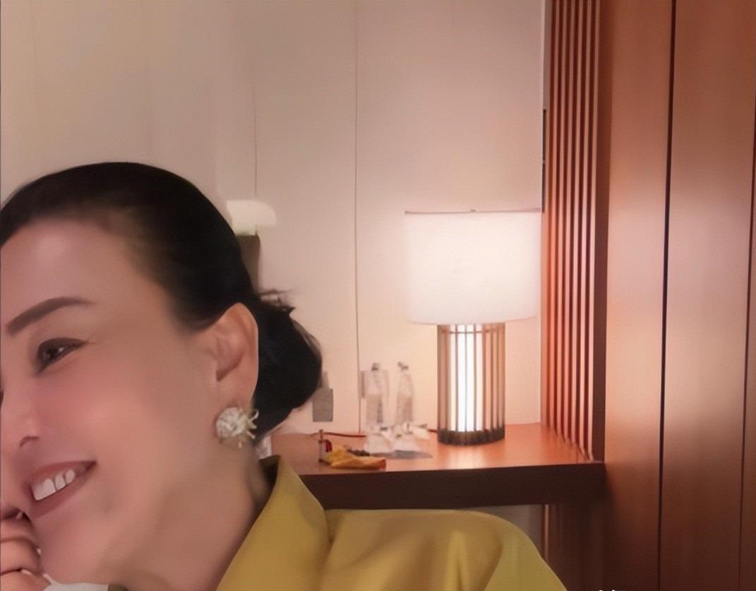 球速体育官方网站-母子俩又杠上了!张兰生气离台不受儿子待见,吐槽汪大爷不管小菲