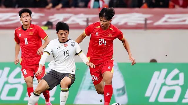 球速体育-杜月徵第38分钟进球 U23国足1-0击败越南 国足年轻一代很有希望