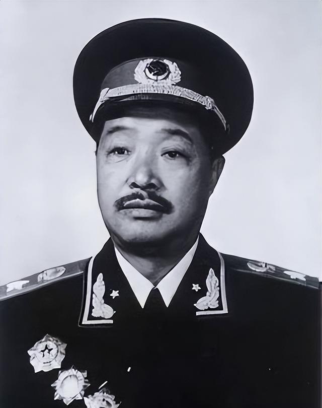 球速体育-新中国一穷二白时国足为何能威震亚洲足坛？贺龙：踢不好就解散